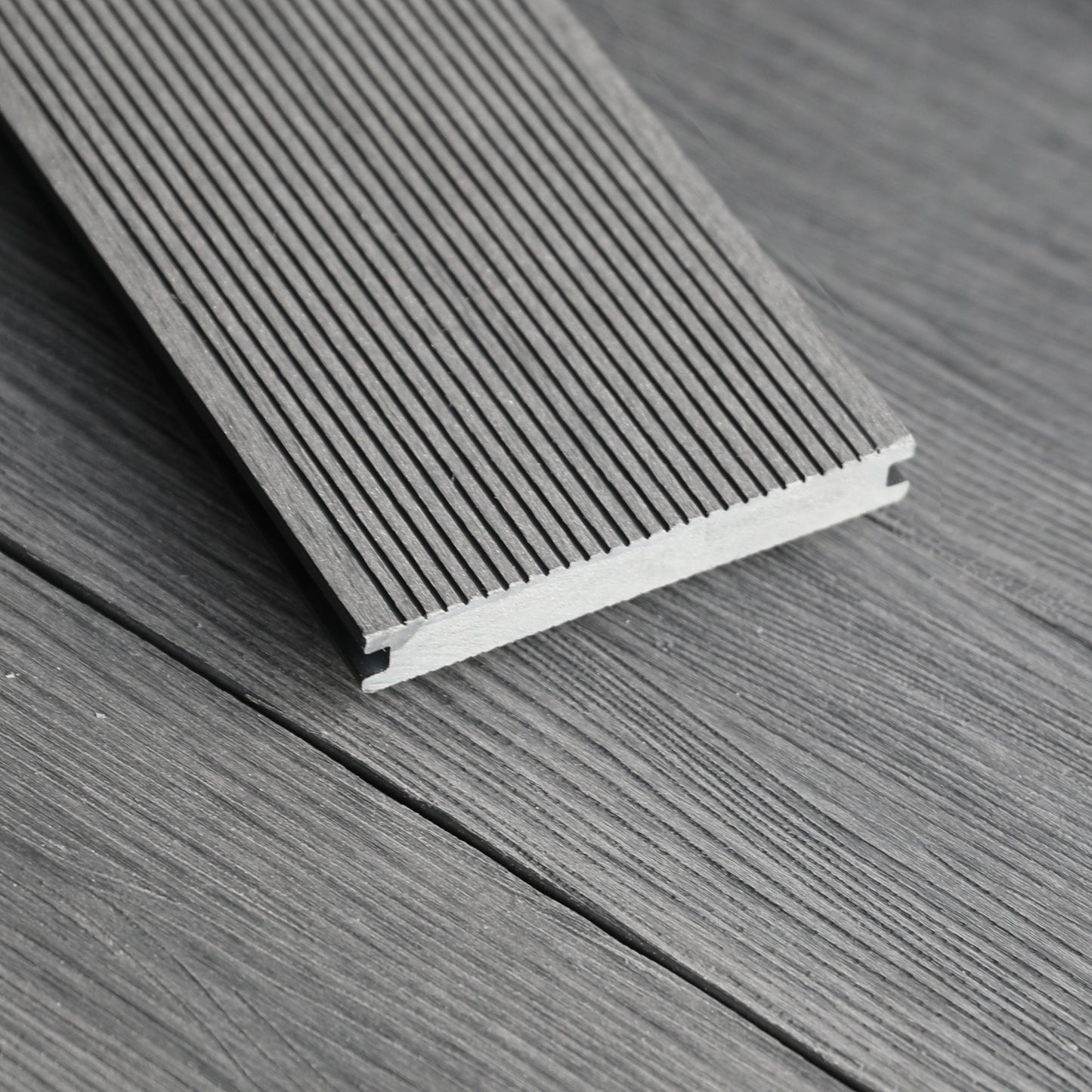 WPC Massivdiele Modern Gridline geriffelt bis 4m für Terrasse